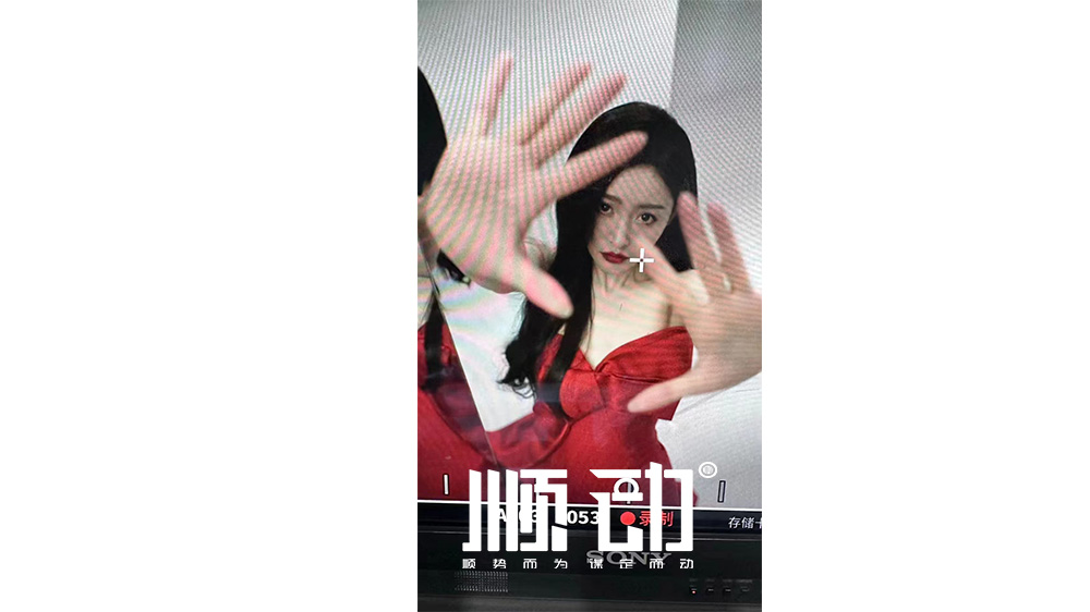 順動拍攝張?zhí)鞇哿謨葟V告片花絮